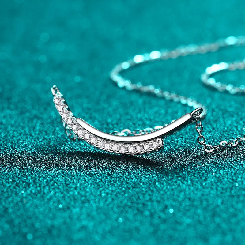ELEGANT CURVE SILVER NECKLACE Mira Gemini