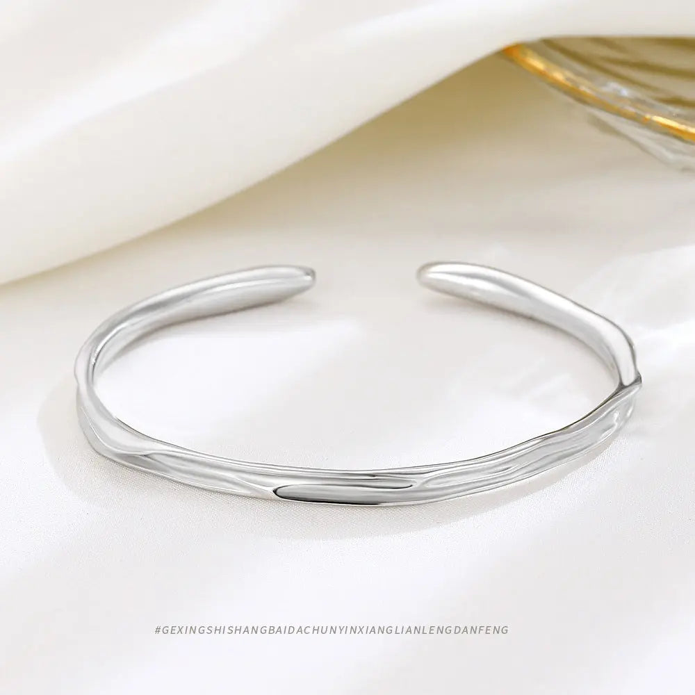 MINIMAL SILVER BANGLE Mira Gemini