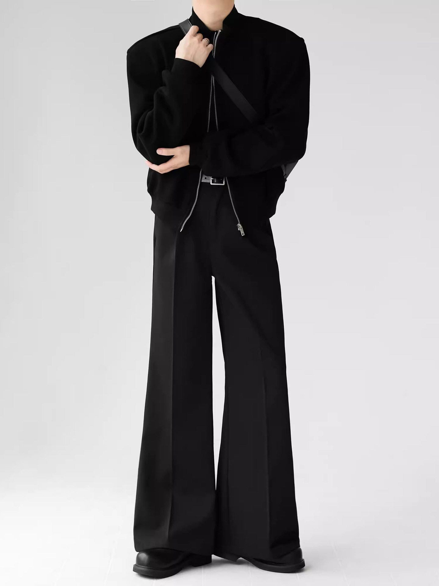 WIDE LEG BLACK SLACKS（ワイドレッグ ブラックスラックス）｜メンズ