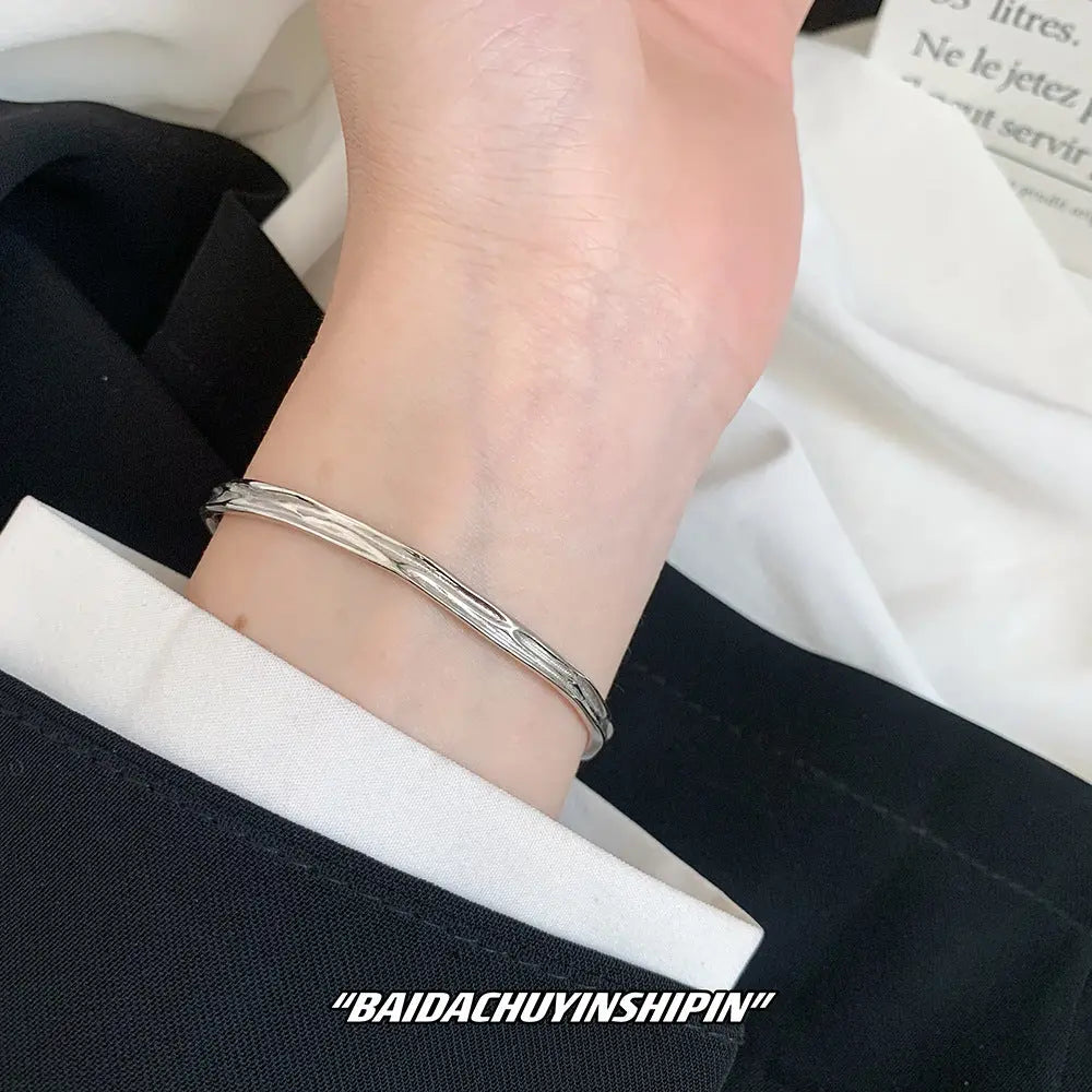 MINIMAL SILVER BANGLE Mira Gemini